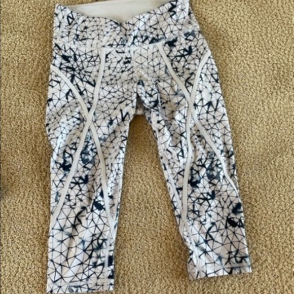 lululemon athletica Pants - Lululemon Cropped Leggings